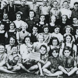 Class Photo, Grade 2, Pomona State  School, Pomona, 1943