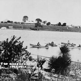 Boating, Noosa River, Tewantin 