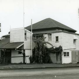Dwelling, Cr George Street and Gympie Terrace, Noosaville, 1980s 