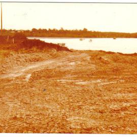 Cleared land, New Noosa Council Chambers under construction, Pelican Street, Tewantin, ca 1979