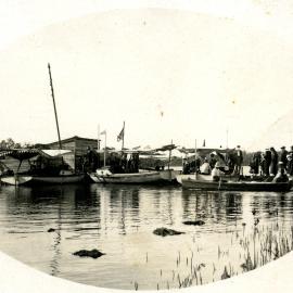 Boating parties, Tait's Jetty, Noosa River, Tewantin, 1910