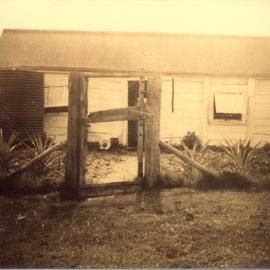 Dwelling, Crang Family home, Lake Cootharaba, Mill Point, Como, 1920s