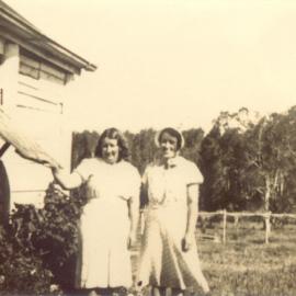Mary Crang and Ruby Bunney, Crang family home, Lake Cootharaba, Mill Point, Como, 1920s