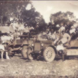 Picnickers, Kin Kin, Wahpunga and Moran Group school groups, Elanda Point, Como, 1920s