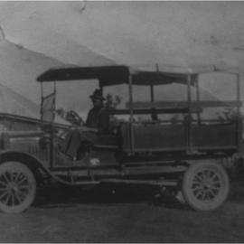 Carrier, Bill Hodge, Pomona Railway Station, Pomona, ca 1932
