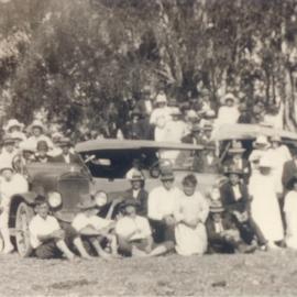 Picnickers, Kin Kin, Wahpunga and Moran Group school groups, Elanda Point, Como, ca 1924