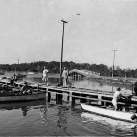 Cleaning the catch, Tewantin, ca 1920s