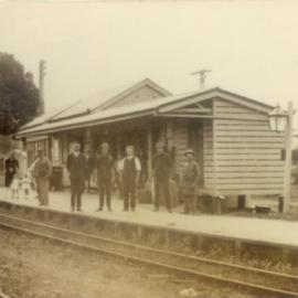 Passengers and workers, Pomona Railway Station, Pomona, ca 1927