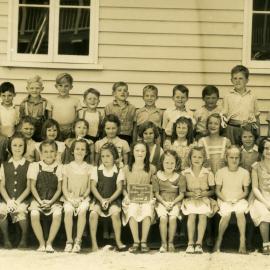 Class photo, Grade 2, Pomona Rural School, Pomona, 1953