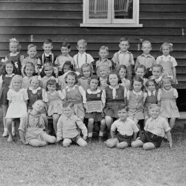 Class photo, Grade Prep 2, Pomona Rural School, Pomona, 1947