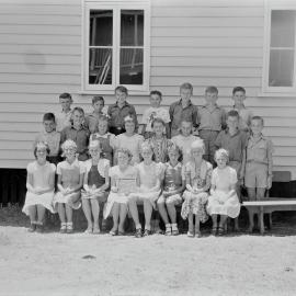 Class photo, Grade 6, Pomona Rural School, Pomona, 1953