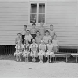 Class photo, Grade 5, Pomona Rural School, Pomona, 1952