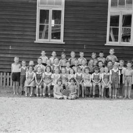 Class photo, Grade Prep 2 - P4B, Pomona Rural School, Pomona, 1948