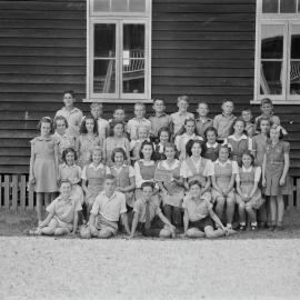 Class photo, Grades 4 - 5, Pomona Rural School, Pomona, 1948