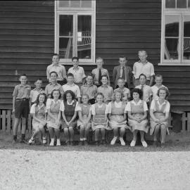 Class photo, Grades 6 - 7, Pomona Rural School, Pomona, 1948