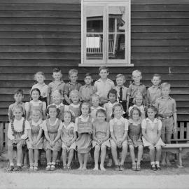Class photo, Grade 1, Pomona Rural School, Pomona, 1949