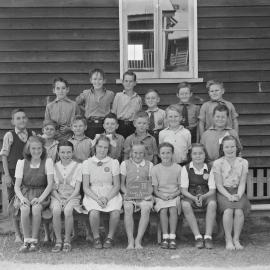 Class photo, Grade 3, Pomona Rural School, Pomona, 1949