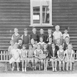 Class photo, Grade Prep 4, Pomona Rural School, Pomona, 1949