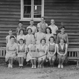 Class photo, Grade 7, Pomona Rural School, Pomona, 1950