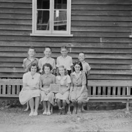 Class photo, Grade 6, Pomona Rural School, Pomona, 1950