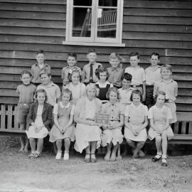 Class photo, Grade 3, Pomona Rural School, Pomona, 1950