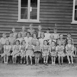 Class photo, Grade 2, Pomona Rural School, Pomona, 1950