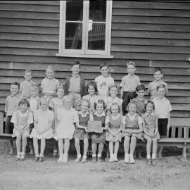 Class photo, Grade 1, Pomona Rural School, Pomona, 1950