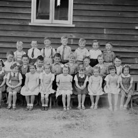 Class photo, Grade Prep 2, Pomona Rural School, Pomona, 1950