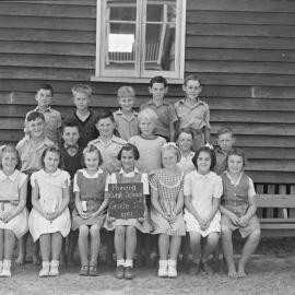 Class photo, Grade 2, Pomona Rural School, Pomona, 1951