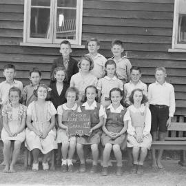 Class photo, Grade 4, Pomona Rural School, Pomona, 1951