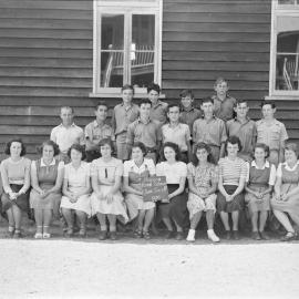 Class photo, Grade Sub Junior, Pomona Rural School, Pomona, 1951