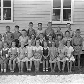 Class photo, Grade 3, Pomona Rural School, Pomona, 1952