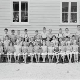 Class photo, Grade 1, Pomona Rural School, Pomona, 1953