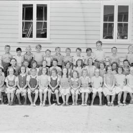 Class photo, Grade 2, Pomona Rural School, Pomona, 1953