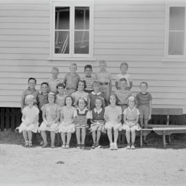 Class photo, Grade 3, Pomona Rural School, Pomona, 1953