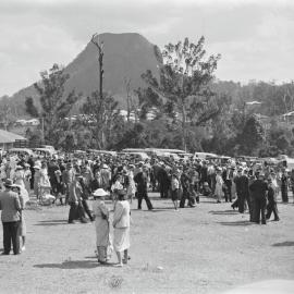 Attendees, Noosa Show, Pomona Showgrounds, Pomona, 1947