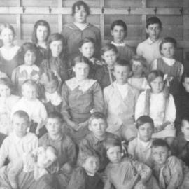 School group, Tinbeerwah State School, Tinbeerwah, ca 1917