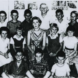 Class photo, Grade 4, Pomona State School, Pomona, 1960