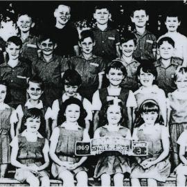 Class photo, Grade 3, Pomona State  School, Pomona, 1969