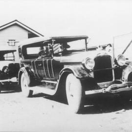 Lionel Donovan's Service cars and passengers, Cooroy Railway Station, Cooroy, 1920s