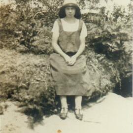 Informal portrait, Ivy Keyser, Noosaville, ca 1920