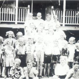 School group, Cooroy West State School, Cooroy, 7 December 1944