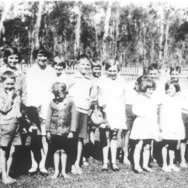 School group,  'Calf Project Day,'  Lawnville State School, Black Mountain, 1933