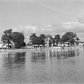Gympie Terrace and foreshore, Noosaville