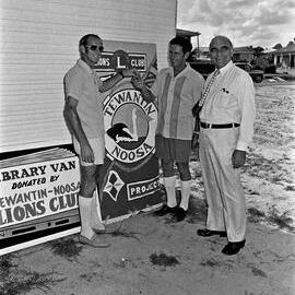 Handover of keys Noosa's first mobile library, December 1973 
