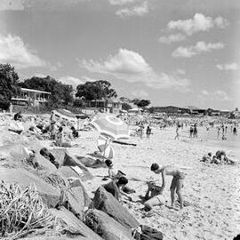 Beachgoers, Noosa Main Beach, Noosa Heads, ca 1970-72