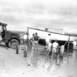 Boat launching, Noosa River, Noosaville 