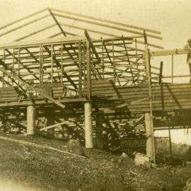 Construction of  'Noosa Vale', Noosa Heads, 1920s