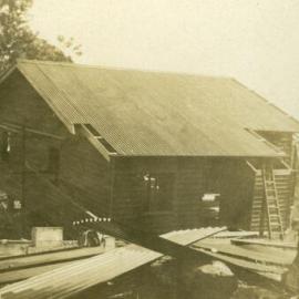 Construction of 'Noosa Vale', Noosa Heads,  1920s
