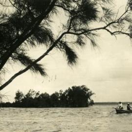Boating party, Lake Cooroibah